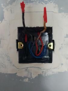 nowa puszka zamontowane, kable uporządkowane