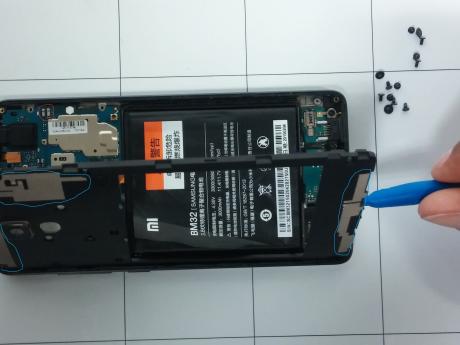 xiaomi mi4 po usunięciu śrubek1.jpg