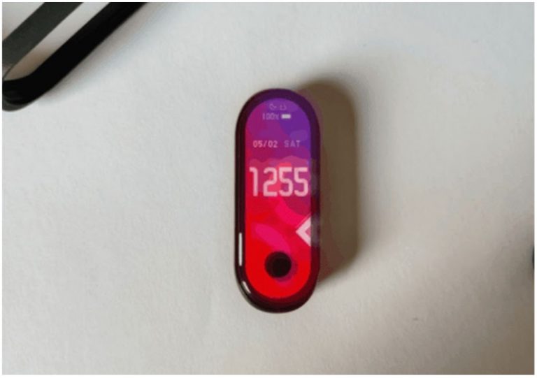Xiaomi Mi Band 5 z… dziurą