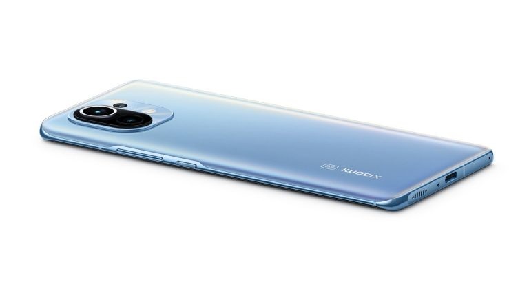 Render Mi 11 Lite przedstawia Mi 11 z płaskim ekranem.