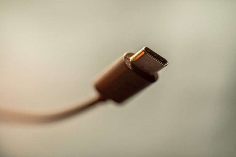 Xiaomi ciągle z USB 2.0, a za rogiem już USB 4 Version 2.0. Wyższe prędkości danych