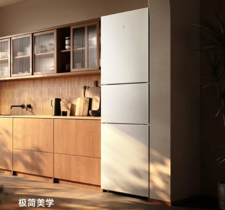Mijia Fridge Three-door 303L Ice-making Edition. To pierwsza lodówka Mijia z dozownikiem lodu