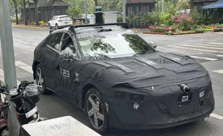 SUV Xiaomi dostrzeżony na ulicach